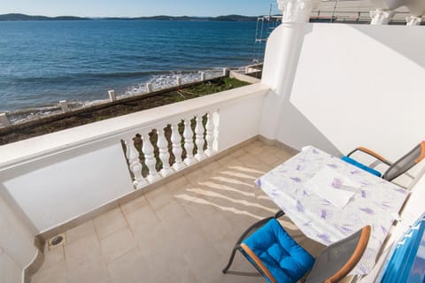 Day, Natural landscape, View (from property/room), Balcony/Terrace, Seating area, Beach, Sea view