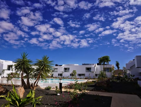 Property building, Garden view, Pool view, Swimming pool