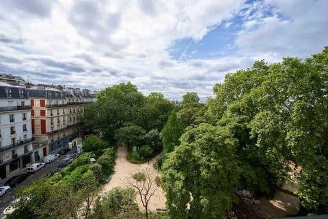 Marais - Parents Suite & Kids Room with Park View Apartment in Paris