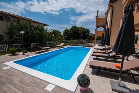 Property building, Patio, Day, Pool view, Swimming pool, sunbed