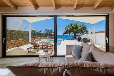 Day, Garden, View (from property/room), Balcony/Terrace, Living room, Seating area, Pool view, Swimming pool