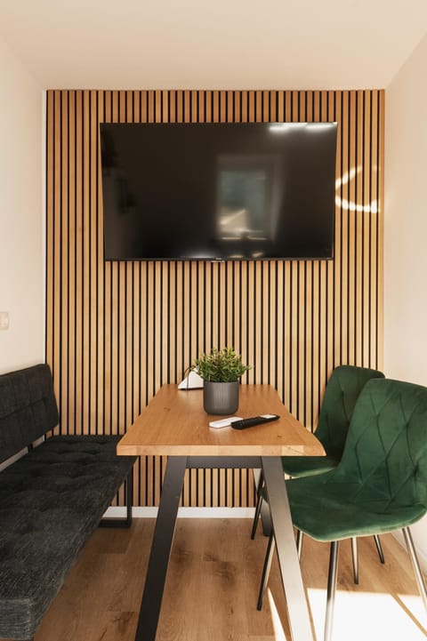 TV and multimedia, Dining area, Food