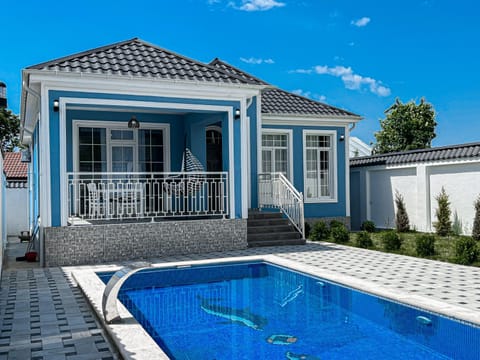Property building, Day, Swimming pool
