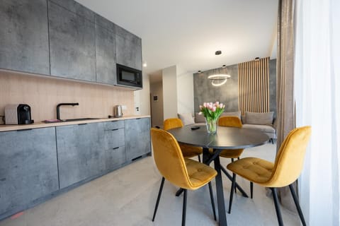 Coffee/tea facilities, Kitchen or kitchenette, Dining area