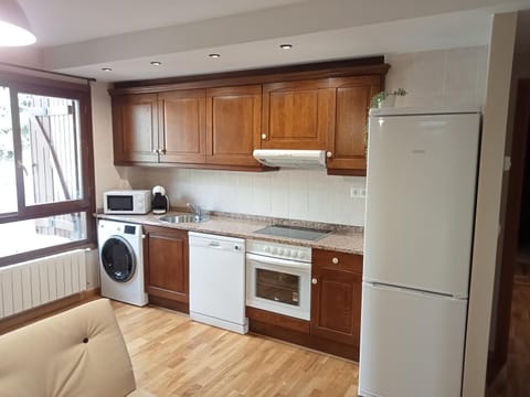 Kitchen or kitchenette, dishwasher, oven, toaster, washing machine, dryer