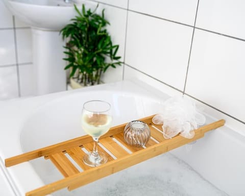 Stylish Two-bed House Birmingham with Parking House in Solihull