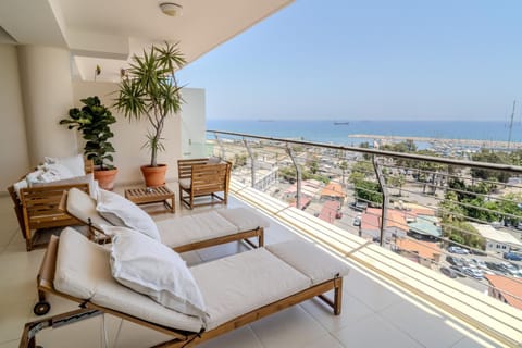 Sea view, sunbed