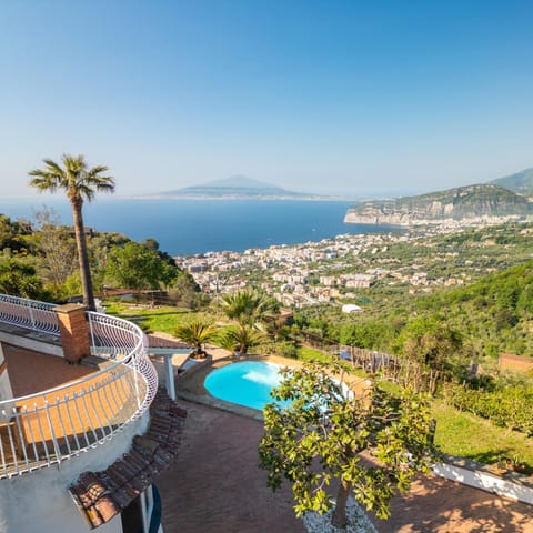 Property building, Nearby landmark, Day, Natural landscape, Bird's eye view, Mountain view, Pool view, Sea view, Swimming pool, sunbed