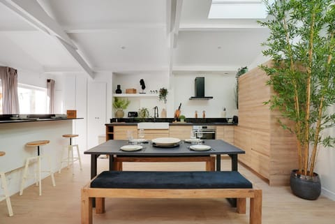 Seating area, Dining area, kitchen