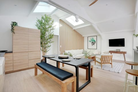 TV and multimedia, Living room, Dining area