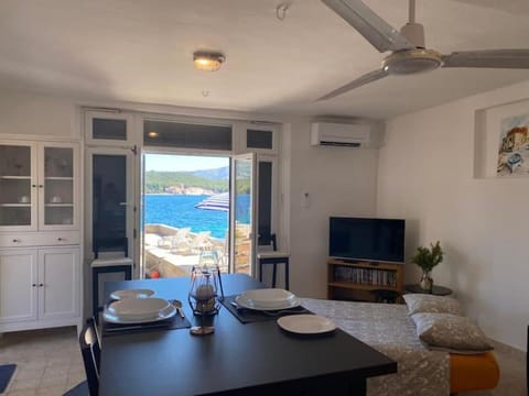 Seafront Studio Apartment "Villa Laura" Apartment in Korčula