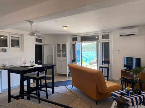 Seafront Studio Apartment "Villa Laura" Apartment in Korčula