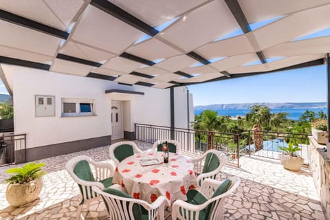 Property building, Summer, Garden, Balcony/Terrace