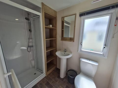 3 Bedroom Deluxe Caravan at Haven Devon Cliffs House in East Devon District