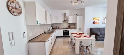 Dining area, kitchen