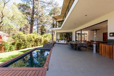 Patio, Hot Tub, Dining area, Garden view