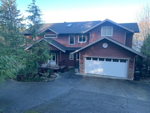 Shoreside Private room Vacation rental in Sechelt