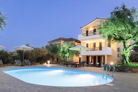 Property building, Garden view, Swimming pool, sunbed