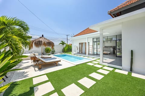 Villa Zoja Canggu, 4 mins to beach, Pererenan Villa in North Kuta