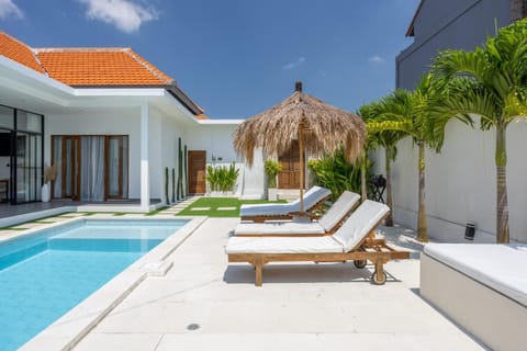 Villa Zoja Canggu, 4 mins to beach, Pererenan Villa in North Kuta