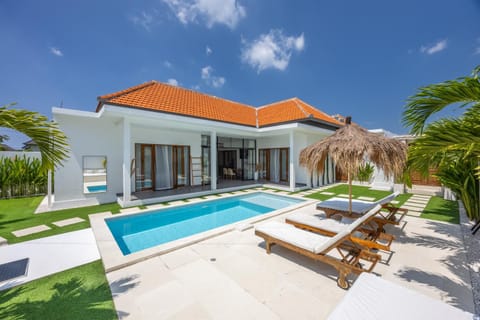 Villa Zoja Canggu, 4 mins to beach, Pererenan Villa in North Kuta