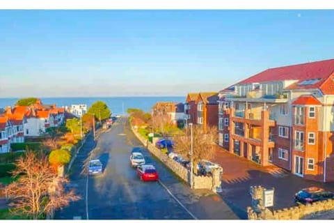 Spacious Newly Built Apartment - Colwyn Bay Apartment in Wales