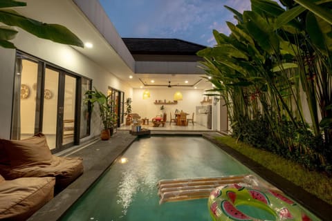 Night, Garden, Garden view, Pool view, Swimming pool, sunbed
