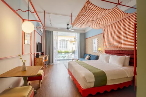 Bed, Living room, Seating area, Bedroom