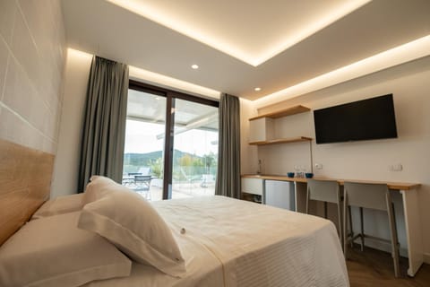 Communal lounge/ TV room, Bed