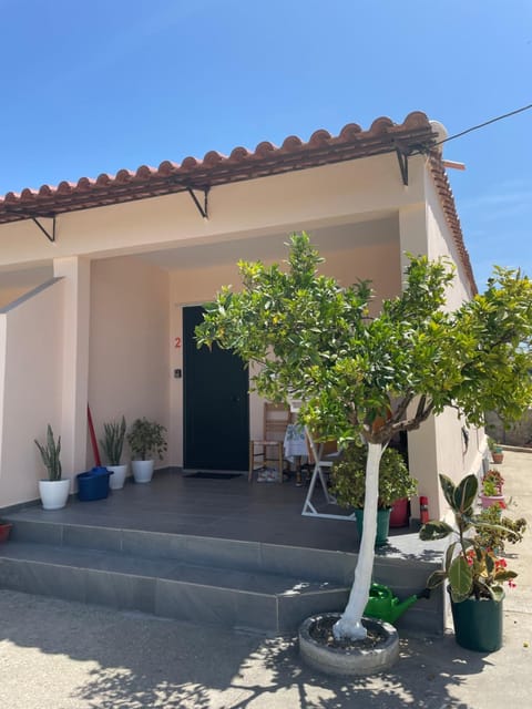 Property building, Patio, Facade/entrance