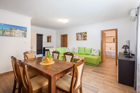 Jasmir Apartment - Free parking near the beach Apartment in Makarska