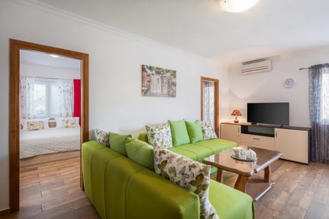 Jasmir Apartment - Free parking near the beach Apartment in Makarska