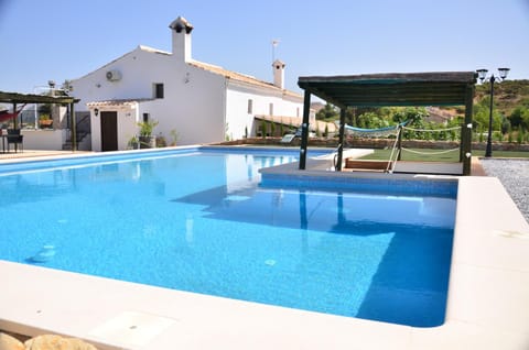 Property building, Pool view, Swimming pool, Swimming pool, sunbed