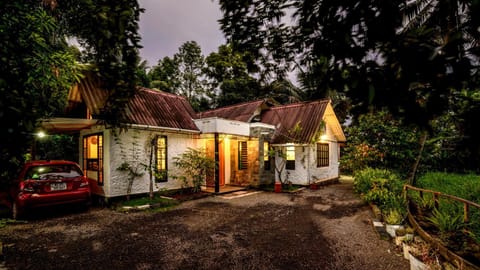 Property building, Night, Neighbourhood, Garden, Garden view, Street view, Parking