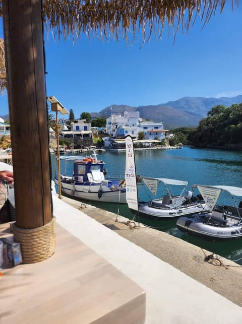 Property building, Nearby landmark, Restaurant/places to eat, Neighbourhood, Natural landscape, Activities, Fishing, Snorkeling, Sea view