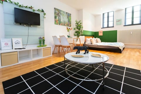TV and multimedia, Living room, Photo of the whole room, Evening entertainment