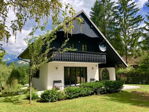 Property building, Garden, Garden view, Mountain view