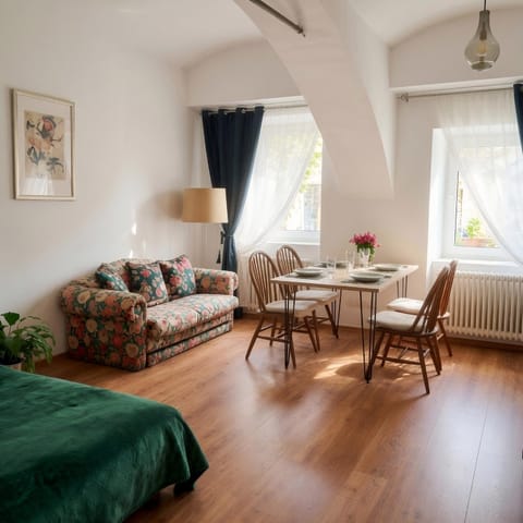 View (from property/room), Kitchen or kitchenette, Photo of the whole room, Animals, Pets, Pets, pet friendly, pet friendly, kitchen