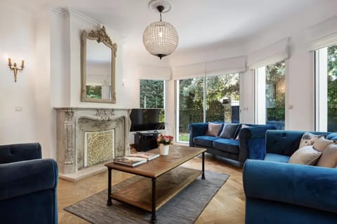 Living room, Seating area