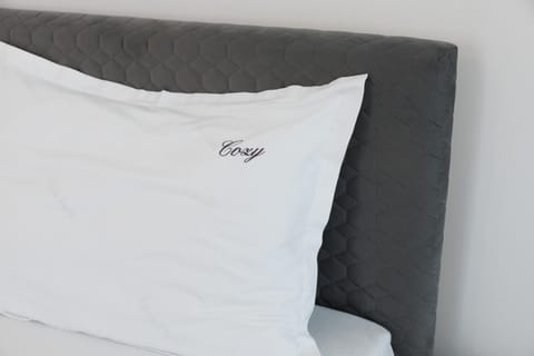 Property building, Bed, Photo of the whole room, Bedroom