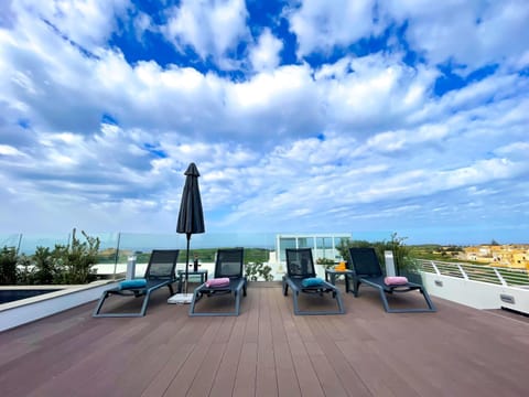 Day, Natural landscape, View (from property/room), Pool view, Swimming pool, sunbed