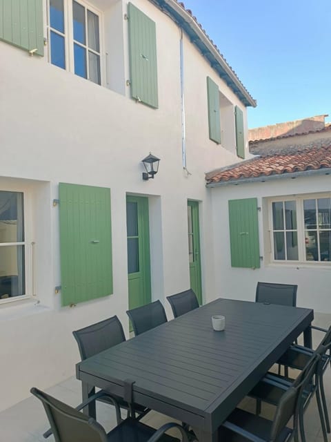 Patio, Dining area