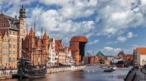 City view, Landmark view, River view, Location