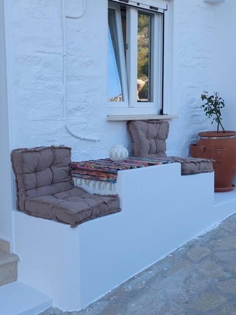 Helens Mountain House Apartment in Samos, Greece