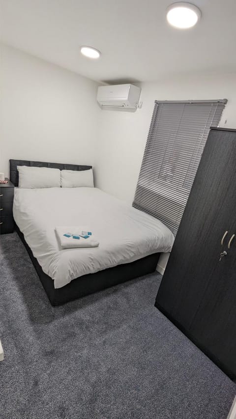 Bed, Bedroom, air conditioner