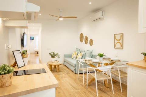 Living room, Seating area, Dining area, air conditioner