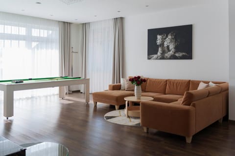 Billiard, Living room