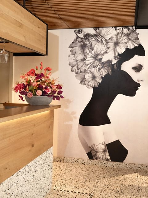 Restaurant/places to eat, Lobby or reception, Decorative detail