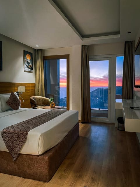 Bed, Photo of the whole room, Bedroom, Mountain view