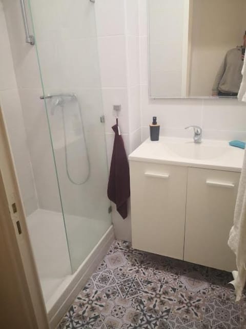 Shower, Bathroom, towels